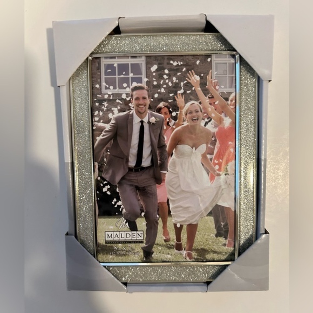 MALDEN INTERNATIONAL DESIGNS SILVER 5X7 PHOTO FRAME WITH DIAMOND SPARKLE BORDER